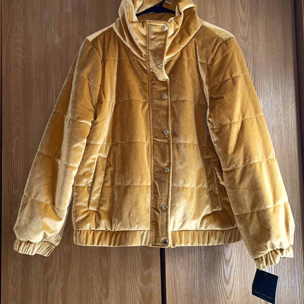 Beautiful, Cozy, Gold soft jacket size medium, Andrew Marc, make me an offer!